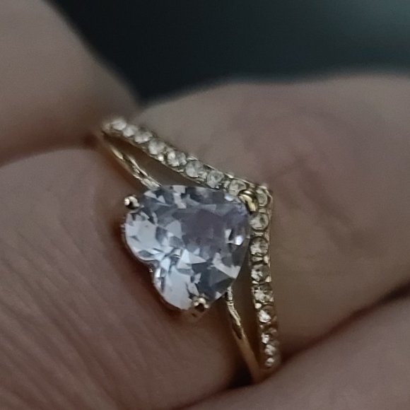 Beautiful crystal heart gold plated ring - Picture 2 of 5